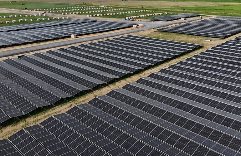 Illinois community solar project pilots Planted high-density solar arrays